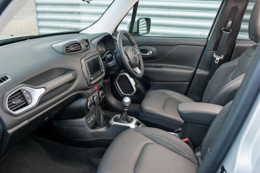  Jeep Renegade Limited 2015 года  (UK) (фото 23 из 30)